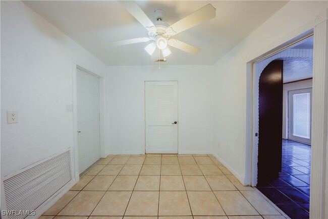Building Photo - 4512 Normandy Dr