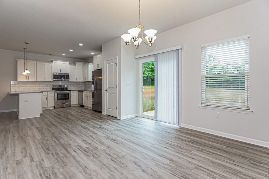 Building Photo - 7823 Bellhaven Blvd
