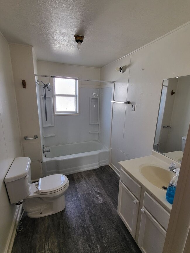 Building Photo - 821 S Avenue C