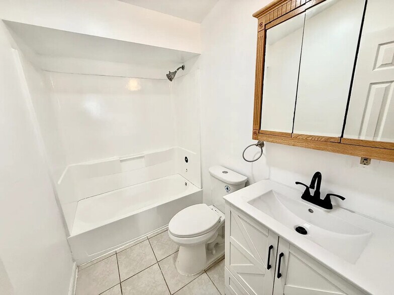 Building Photo - 6 Citadel Ave