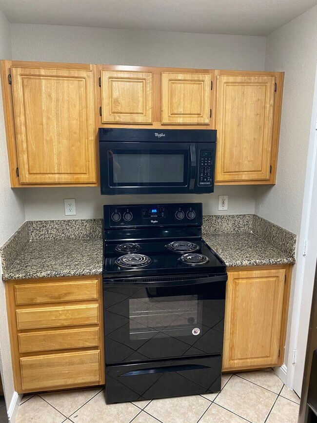 Building Photo - SW!! First floor unit with Balcony!! Gated!! Clubhouse!!  Community pool!! Spa!! Exercise Room!! ...