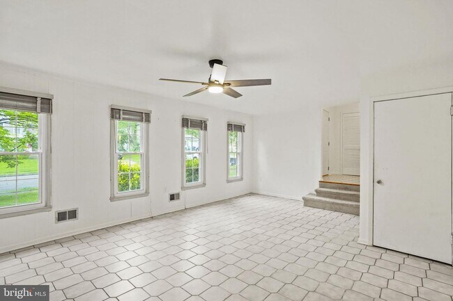 Building Photo - 9086 Brook Ford Rd