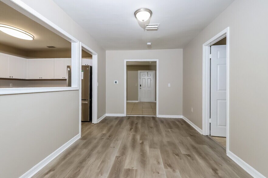 Building Photo - 1021 S L St