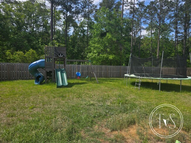 Building Photo - RATE DROP ALERT (was $3300/month)!