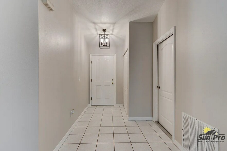 Building Photo - 124 New Hampshire St
