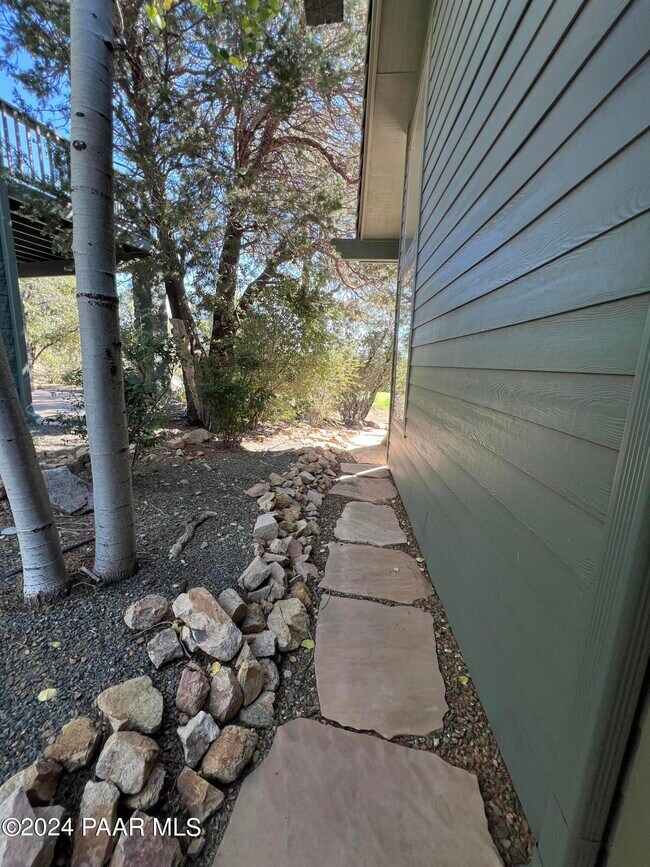 Building Photo - 671 Crosscreek Dr