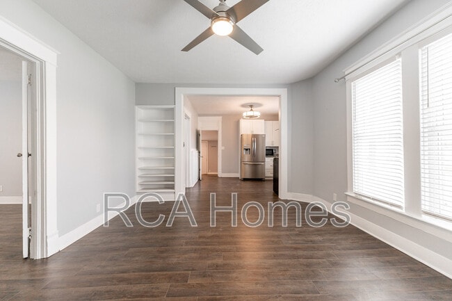 Building Photo - 1211 E Hanna Ave