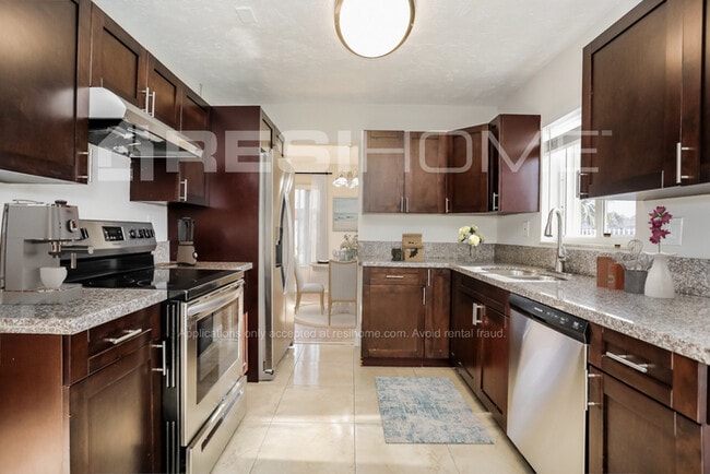 Building Photo - 10855 SW 152nd Terrace