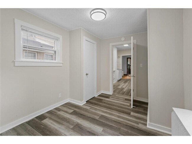 Building Photo - 2512 Dupont Ave S