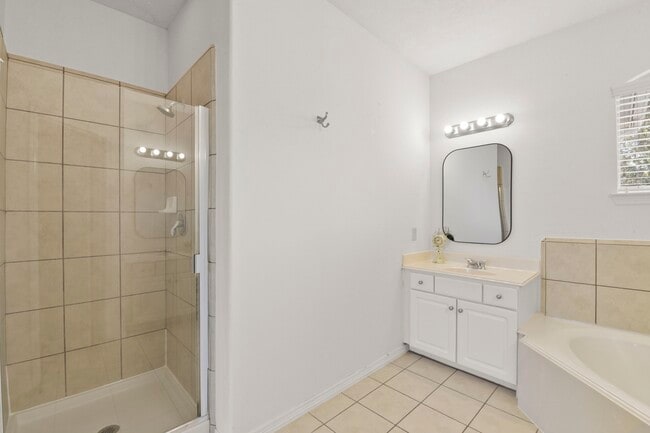 Building Photo - 20910 Sun Creek Dr