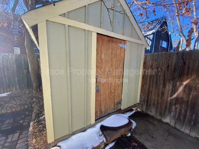 Building Photo - 819 E 25th Ave