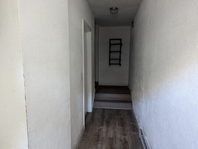 Building Photo - 581 Proctor Ave