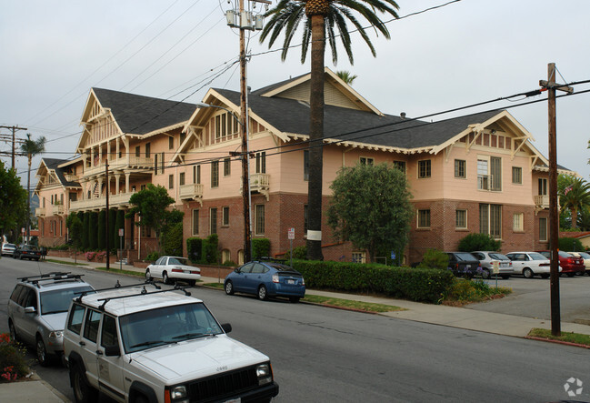 Building Photo - 105 W Sola St