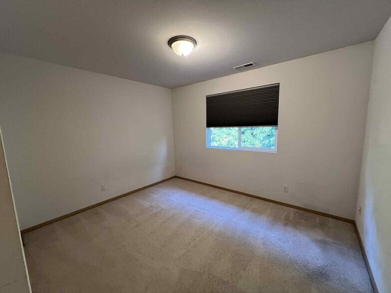 3rd bedroom - 6512 Newaukum Pl NE