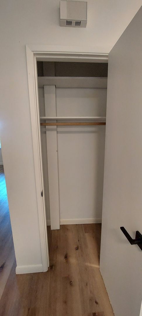 Building Photo - Lovely Apartment in Sehome