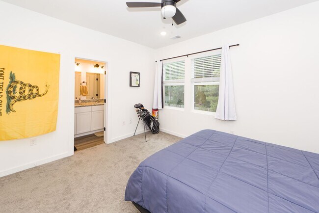 Building Photo - 4 Bedroom 3 Bath Home in Windsor Hill - North Charleston