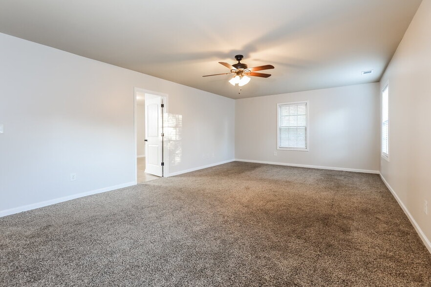 Building Photo - 267 Village Park Dr