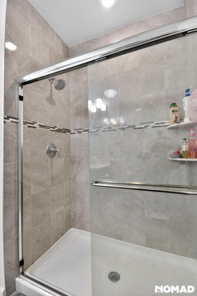Building Photo - Spacious 3BR Condo in Highland Park