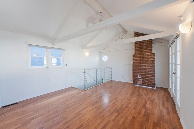 Building Photo - 720 8th St