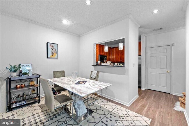 Building Photo - 1708 Lake Shore Crest Dr