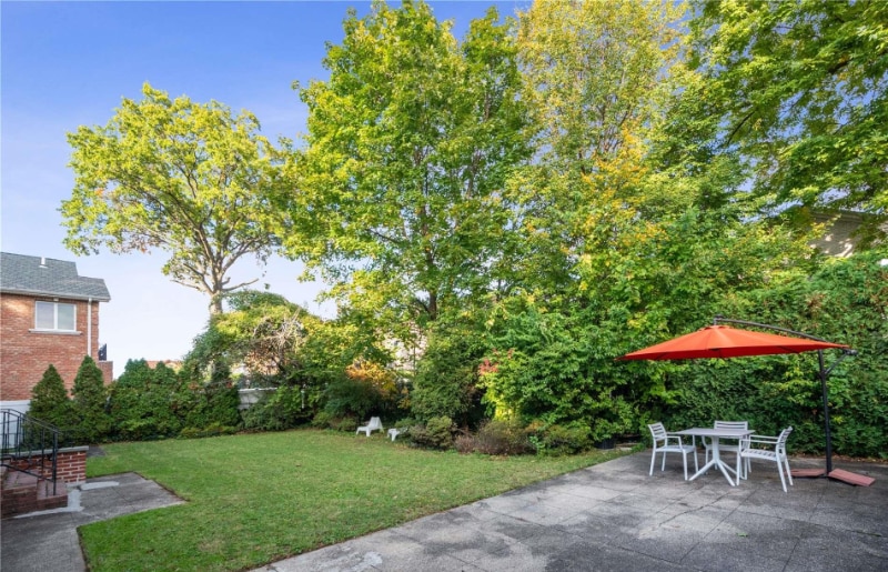 Building Photo - 29-33-2212 212th St