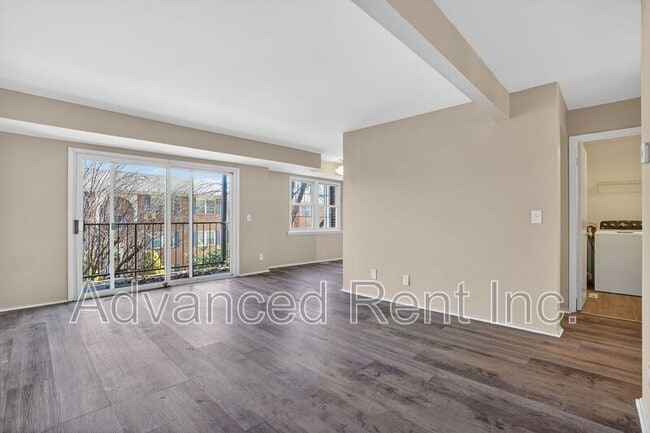 Building Photo - 211 Crocker Dr