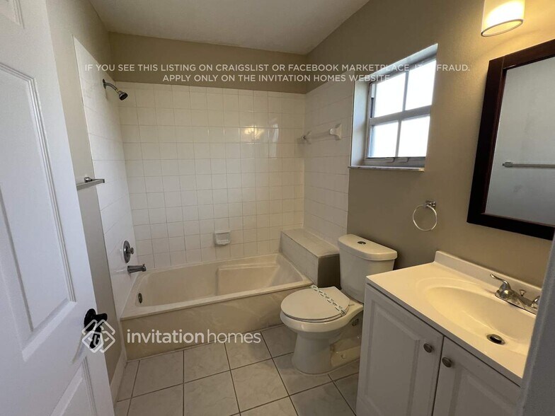 Building Photo - 3042 San Carlos Dr