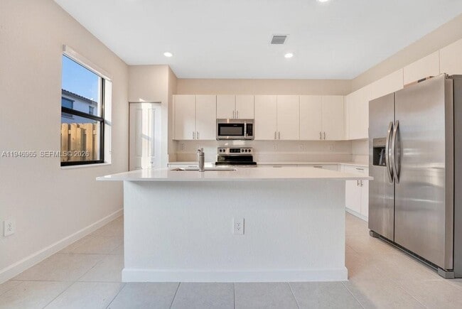 Building Photo - 11918 SW 245 Ter