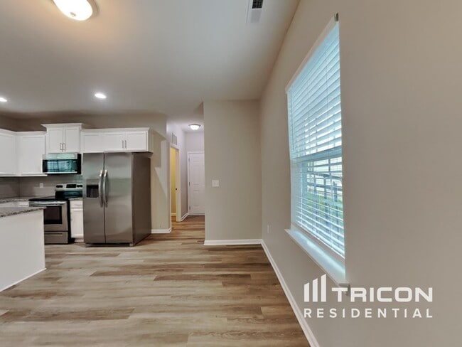 Building Photo - 151 N Great White Way