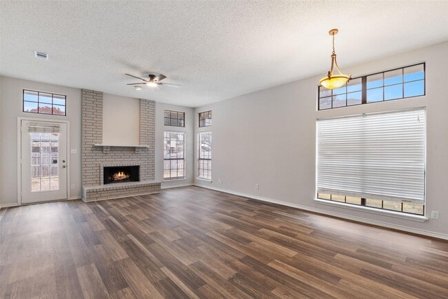 Building Photo - Welcome to this stunningly updated, three-bedroom, two-bath home located in the desirable Valley ...