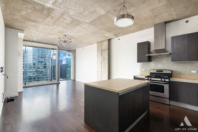 Building Photo - 600 N Fairbanks Ct