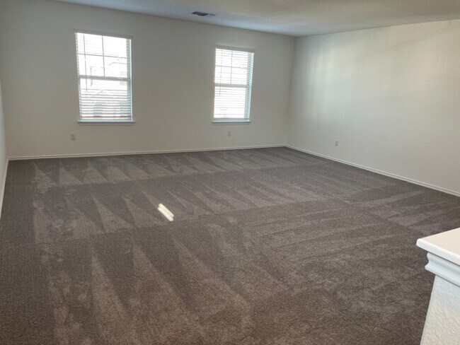 Building Photo - 1616 Holly Lk Dr