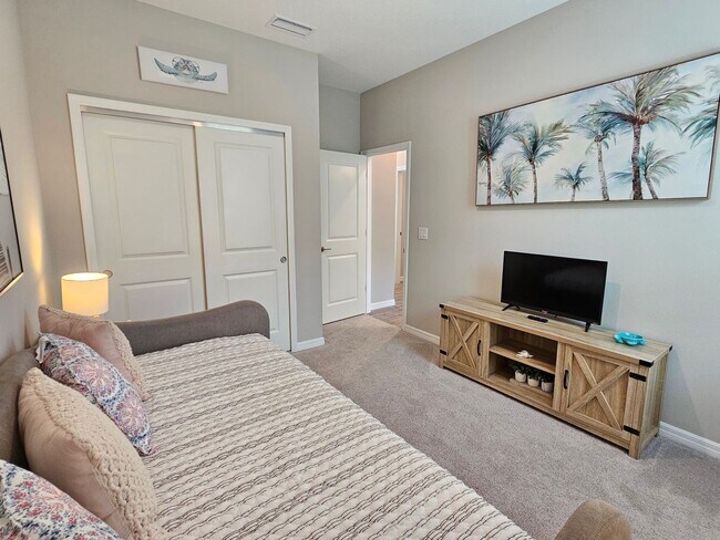 Building Photo - Annual Furnished or Seasonal Short-Term 4 Bedroom 2.5 Bathroom Home in Palmero!