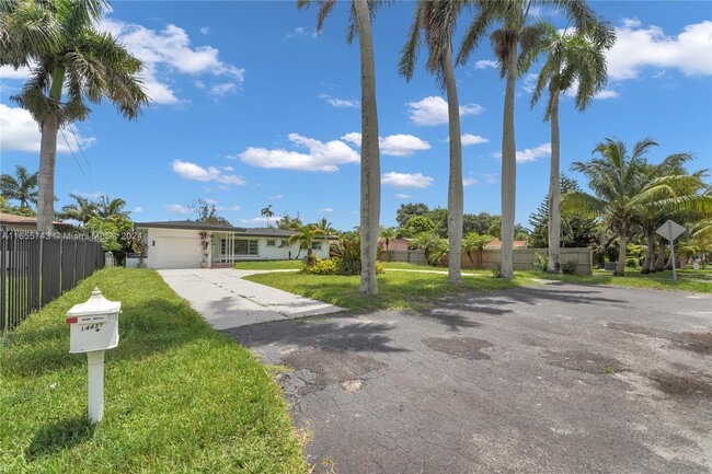 Building Photo - 14421 S Biscayne River Dr