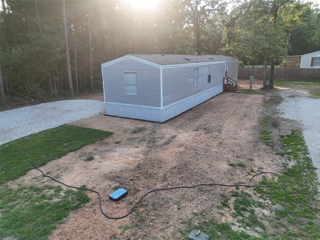 Building Photo - 715 Windwood Dr