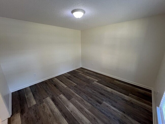 Building Photo - Newly renovated Single-Family Home in Shenandoah Estates Subdivision!