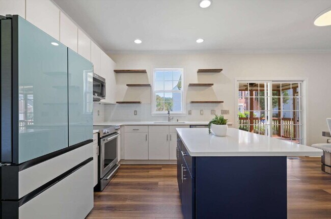 Building Photo - Spacious 5-Bedroom Living with Scenic View