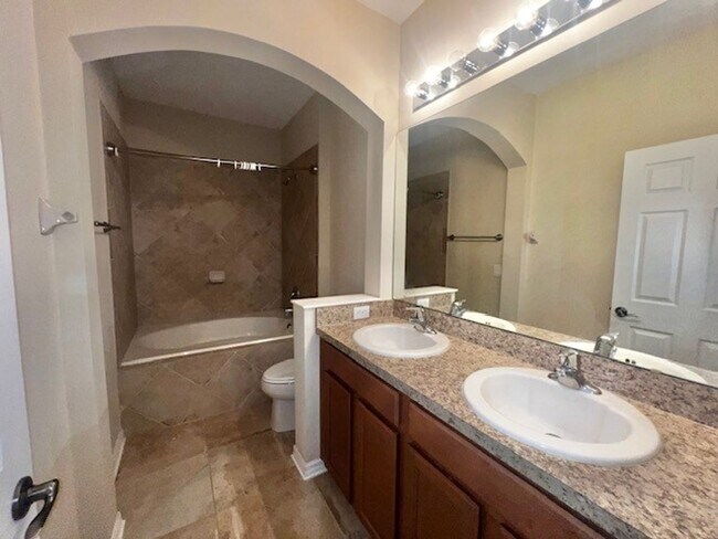 Building Photo - MOVE IN MAY-OVIEDO RENTAL!BEAUTIFUL 3 bd 2.5 bath townhome! 2 CAR ATTACHED GARAGE!FRESH PAINT!