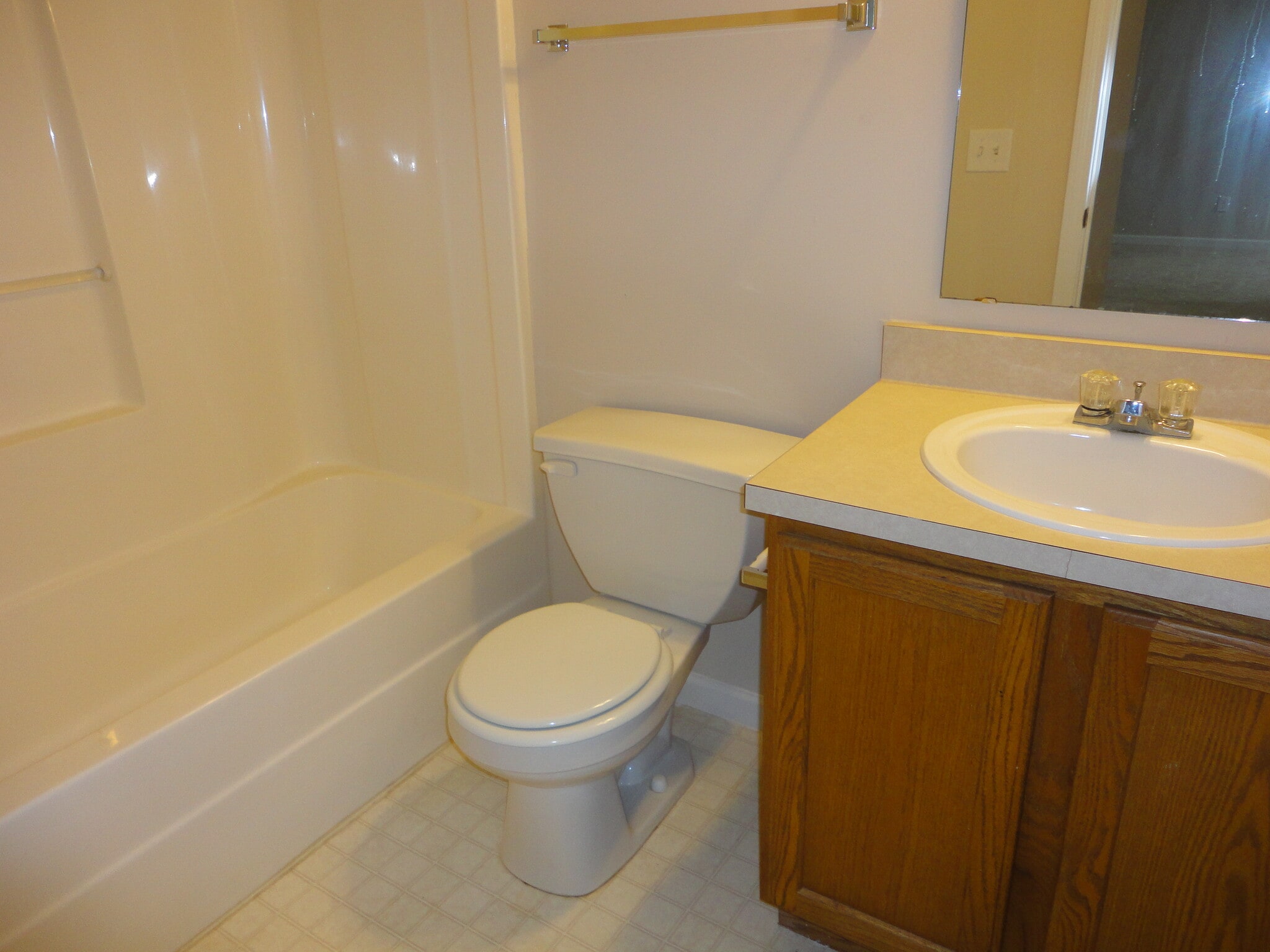 Building Photo - 2820 Dawnlake Dr