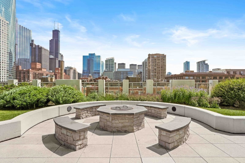 Building Photo - 601 W Kinzie St