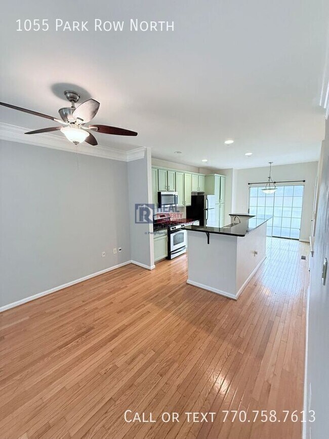 Building Photo - 1055 Park Row N