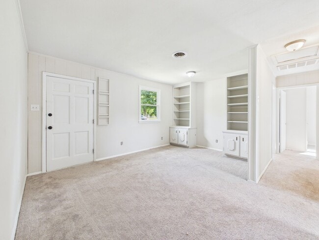 Building Photo - 2400 Beck Dr