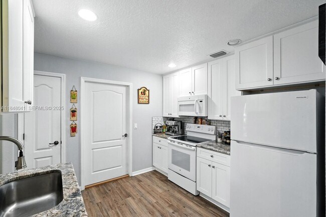 Building Photo - 20 Bennett Ln