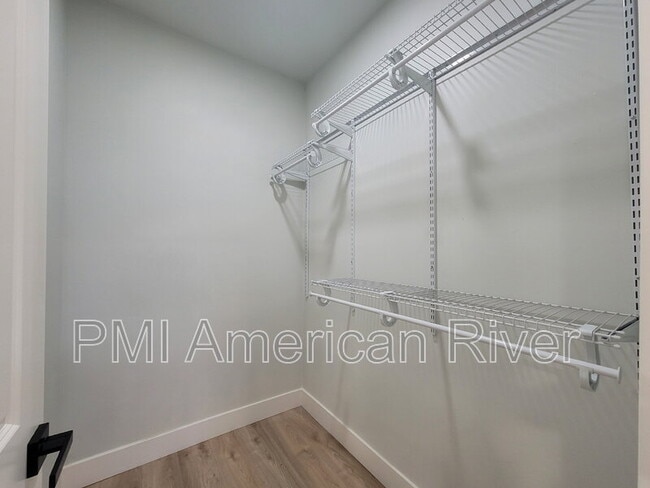 Building Photo - 219 Needles Way