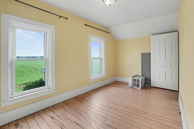 Building Photo - Updated farmhouse with privacy and views