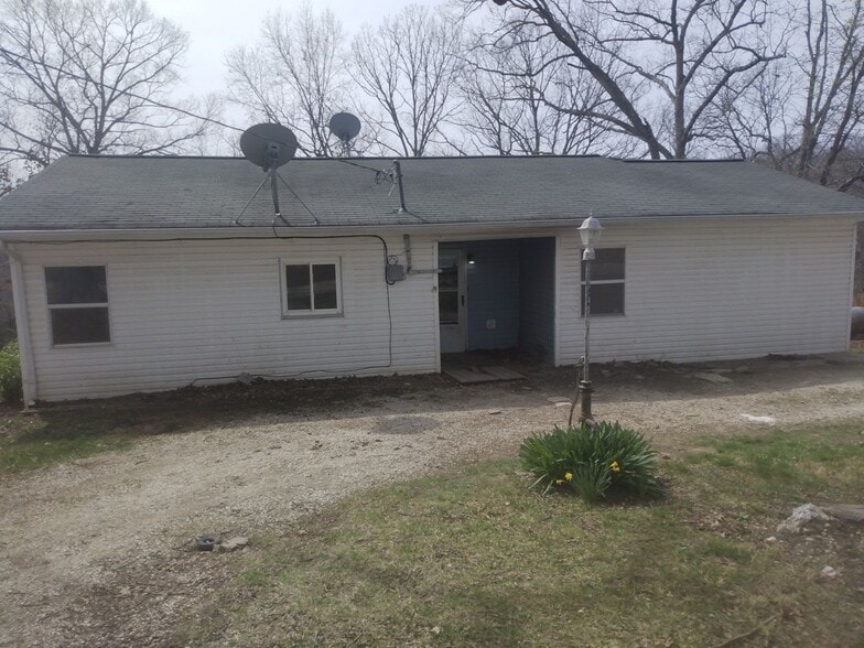 Primary Photo - 842 White Rd