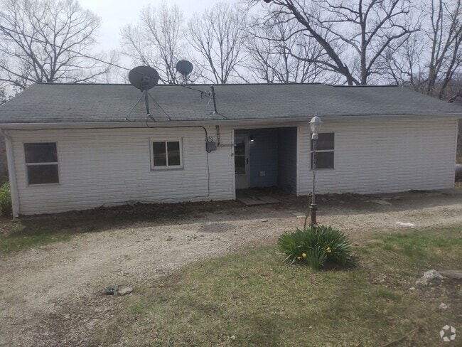 Building Photo - 842 White Rd