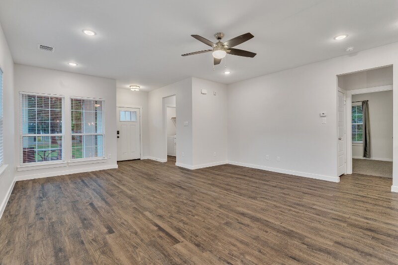 Building Photo - 404 Onyx Dr