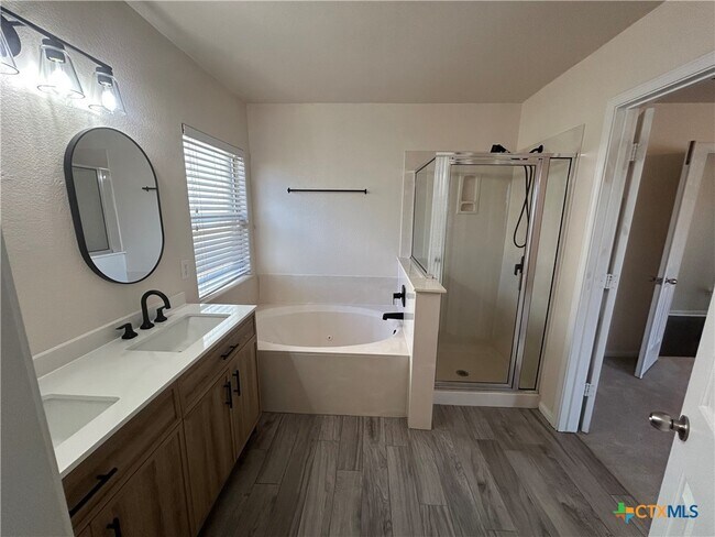 Building Photo - 203 Ponderosa Dr