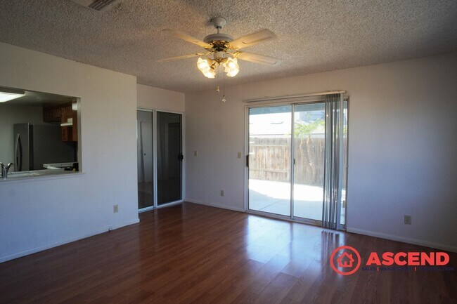 Building Photo - Splendid Home In East Bakersfield!